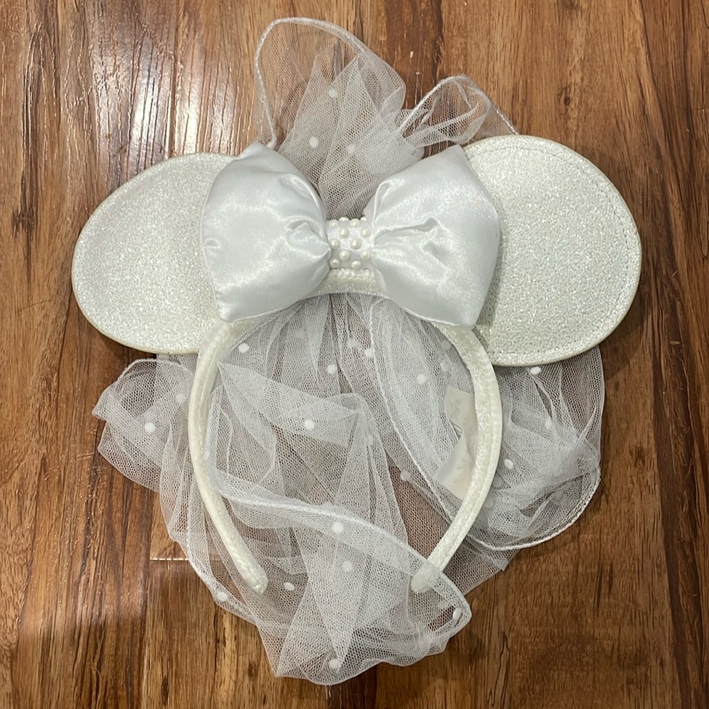 Minnie Mouse Bride Ear Headband